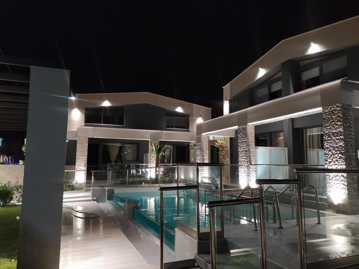 Vrasná Amalia Deluxe Villas מראה חיצוני תמונה